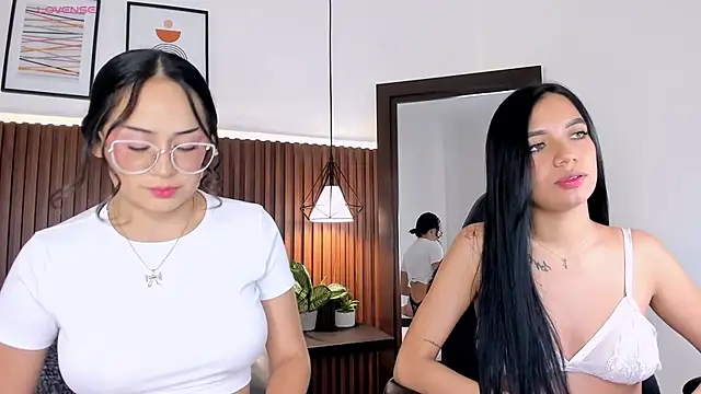 Snapshot of emma_white_01 chatting on 02-28-25, 02:42 emma white 01 online show from 02-28-25, 02:42