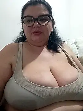 Madisonpalacio online show from 10-29-25, 02:03