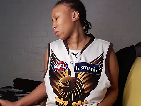 Snapshot of DrippinCaramelCutie chatting on 11-19-25, 08:42 DrippinCaramelCutie online show from 11-19-25, 08:42