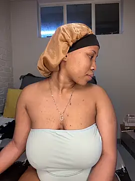 Snapshot of DrippinCaramelCutie chatting on 11-20-25, 09:36 DrippinCaramelCutie online show from 11-20-25, 09:36