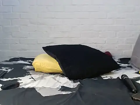 Snapshot of DrippinCaramelCutie chatting on 11-22-25, 06:45 DrippinCaramelCutie online show from 11-22-25, 06:45