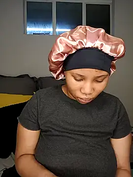 Snapshot of DrippinCaramelCutie chatting on 11-26-25, 01:28 DrippinCaramelCutie online show from 11-26-25, 01:28