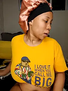 Snapshot of DrippinCaramelCutie chatting on 11-27-25, 12:35 DrippinCaramelCutie online show from 11-27-25, 12:35