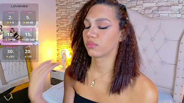 Snapshot of Sara-Smith- chatting on 04-28-26, 12:10 Sara-Smith- online show from 04-28-26, 12:10