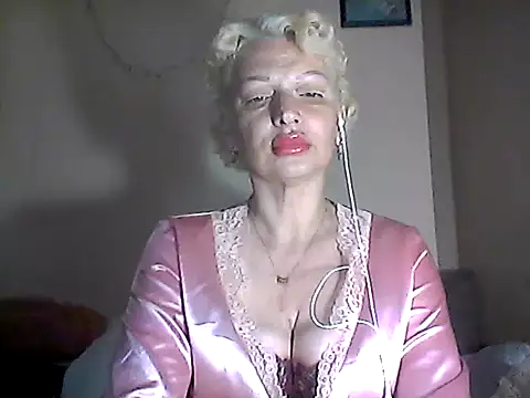 Snapshot of MaryJane441 chatting on 04-24-26, 08:00 MaryJane441 online show from 04-24-26, 08:00