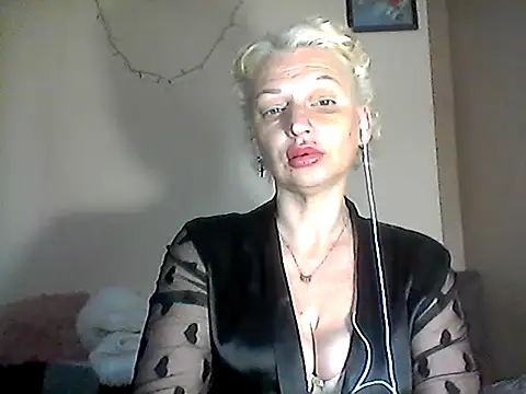 Snapshot of MaryJane441 chatting on 04-25-26, 08:50 MaryJane441 online show from 04-25-26, 08:50
