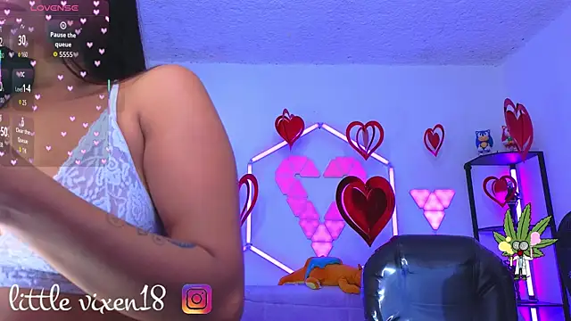 littlevixen18 online show from 04-17-26, 06:38