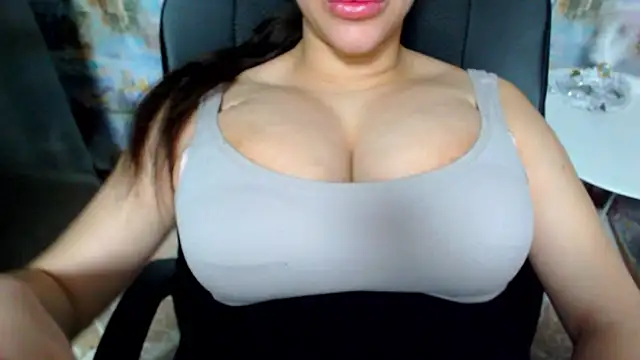 Snapshot of lovelyseu chatting on 02-08-25, 07:16 lovelyseu online show from 02-08-25, 07:16