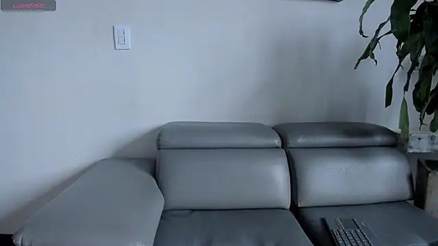 Snapshot of RoxyRoss_ chatting on 09-20-25, 02:07 RoxyRoss online show from 09-20-25, 02:07