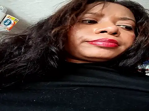 Snapshot of cindy_damm chatting on 12-17-25, 05:41 cindy damm online show from 12-17-25, 05:41