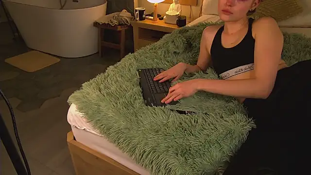 Snapshot of AshleyDouglas chatting on 02-25-25, 05:41 AshleyDouglas online show from 02-25-25, 05:41