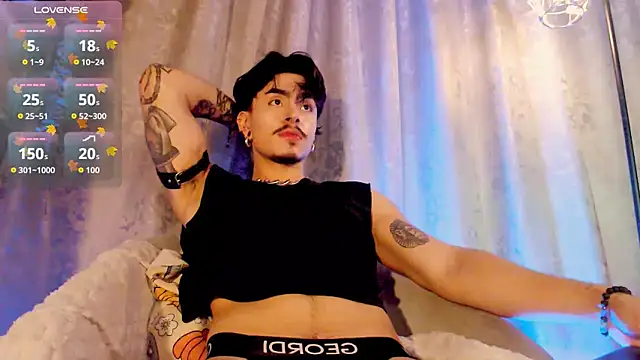 Snapshot of Mathew_stardust chatting on 12-13-25, 11:43 Mathew stardust online show from 12-13-25, 11:43