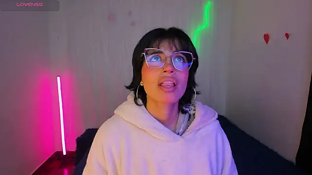 Snapshot of CelesteXCute chatting on 03-12-26, 12:33 CelesteXCute online show from 03-12-26, 12:33