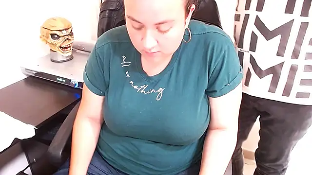 Snapshot of webothtwo chatting on 12-06-24, 03:55 webothtwo online show from 12-06-24, 03:55