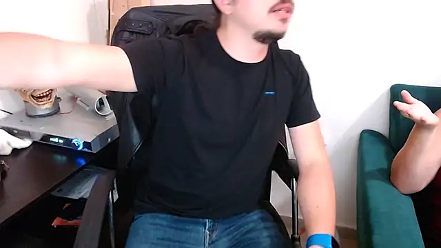 Snapshot of webothtwo chatting on 01-13-25, 03:04 webothtwo online show from 01-13-25, 03:04