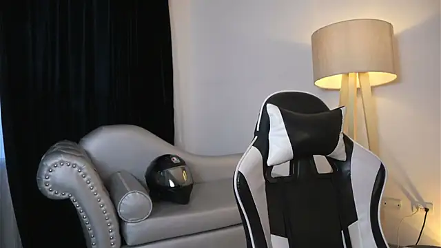 ashleyvalirya online show from 04-21-26, 07:50