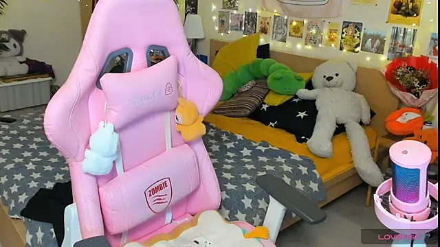 Sunny Elly online show from 06-18-26, 05:39