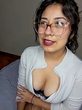 Snapshot of MishuColfer chatting on 09-13-25, 04:56 MishuColfer online show from 09-13-25, 04:56