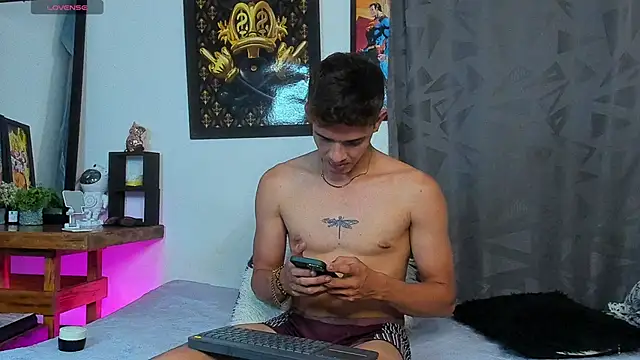 Snapshot of cristofer_988 chatting on 09-12-25, 02:44 cristofer 988 online show from 09-12-25, 02:44