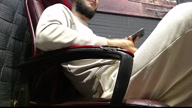 Snapshot of hardbigcock16 chatting on 11-24-25, 10:04 hardbigcock16 online show from 11-24-25, 10:04