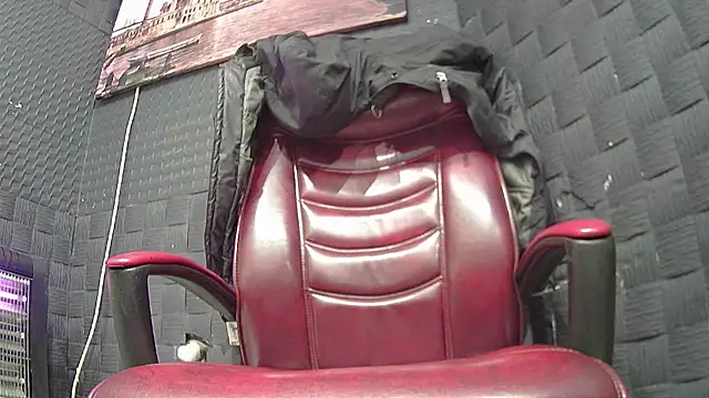 Snapshot of hardbigcock16 chatting on 12-01-25, 07:24 hardbigcock16 online show from 12-01-25, 07:24