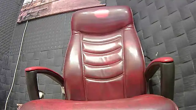 Snapshot of hardbigcock16 chatting on 12-04-25, 07:39 hardbigcock16 online show from 12-04-25, 07:39