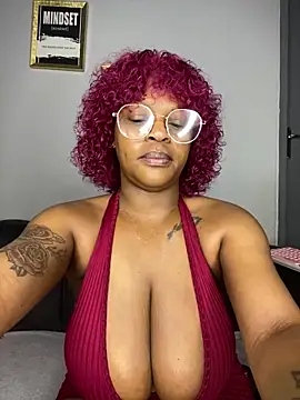 Snapshot of Boobylicious_BB chatting on 05-15-26, 06:31 Boobylicious BB online show from 05-15-26, 06:31