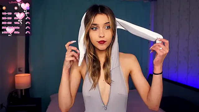 FannyHewson online show from 11-11-25, 07:47