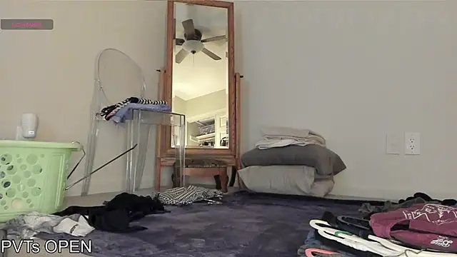 Peaches N Kreme online show from 10-06-25, 04:32