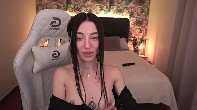 Alice Arwen online show from 03-17-25, 01:50