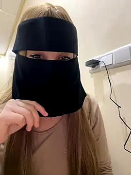 Snapshot of jijijoudia chatting on 11-11-25, 12:10 jijijoudia online show from 11-11-25, 12:10