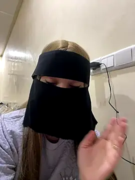 Snapshot of jijijoudia chatting on 11-14-25, 12:31 jijijoudia online show from 11-14-25, 12:31