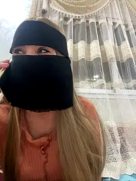 Snapshot of jijijoudia chatting on 12-15-25, 12:48 jijijoudia online show from 12-15-25, 12:48