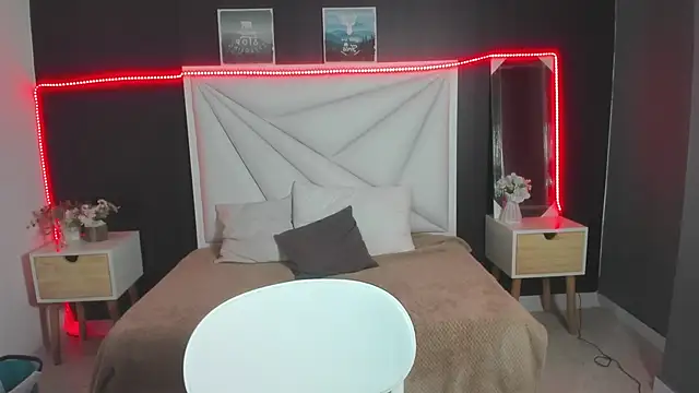 Lina Castle online show from 02-06-25, 01:16