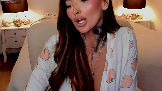 Snapshot of NatalyThorn88 chatting on 02-22-25, 01:35 NatalyThorn88 online show from 02-22-25, 01:35