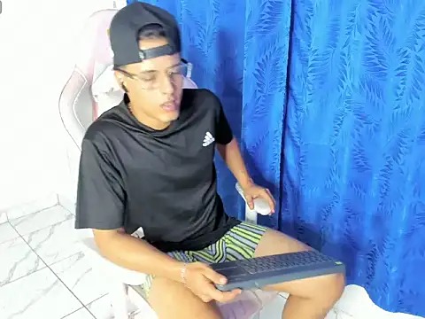 jamesescobar  online show from 04-08-26, 04:01