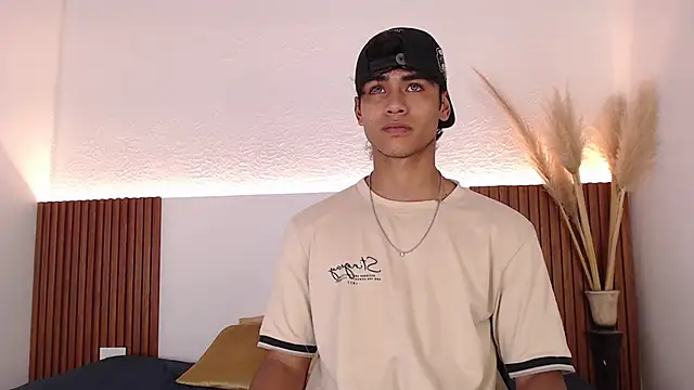 Snapshot of zander_2120 chatting on 12-07-24, 01:40 zander 2120 online show from 12-07-24, 01:40