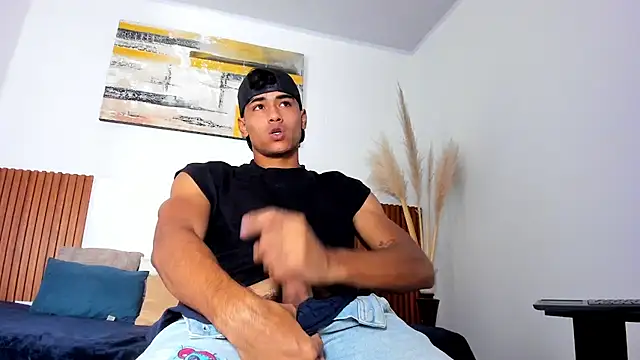 Snapshot of zander_2120 chatting on 11-05-25, 01:22 zander 2120 online show from 11-05-25, 01:22