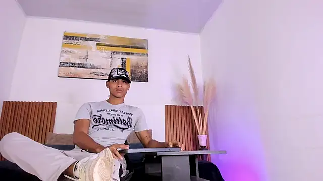 Snapshot of zander_2120 chatting on 11-11-25, 01:33 zander 2120 online show from 11-11-25, 01:33