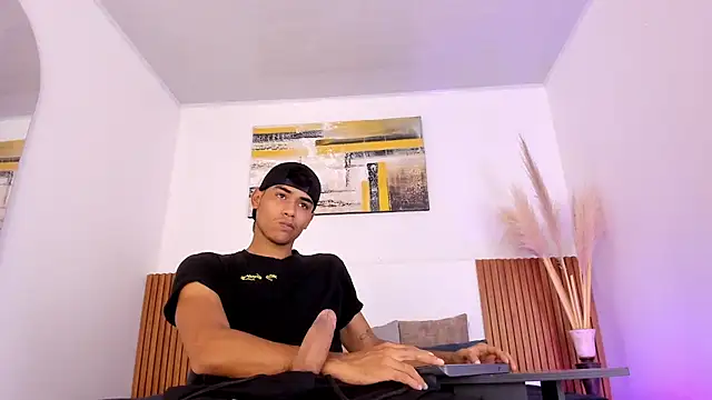 Snapshot of zander_2120 chatting on 11-12-25, 01:11 zander 2120 online show from 11-12-25, 01:11