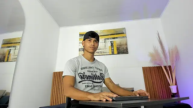 Snapshot of zander_2120 chatting on 11-14-25, 01:21 zander 2120 online show from 11-14-25, 01:21