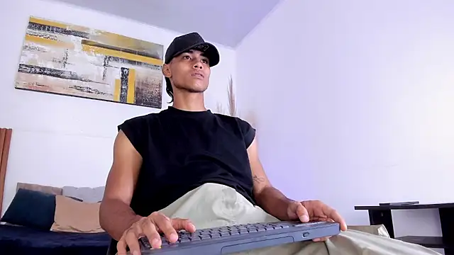 Snapshot of zander_2120 chatting on 11-15-25, 01:29 zander 2120 online show from 11-15-25, 01:29