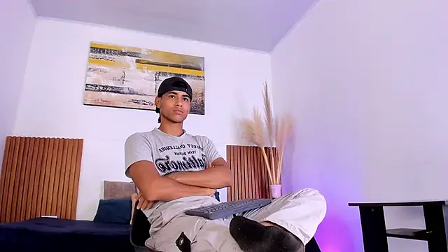 Snapshot of zander_2120 chatting on 11-18-25, 02:32 zander 2120 online show from 11-18-25, 02:32