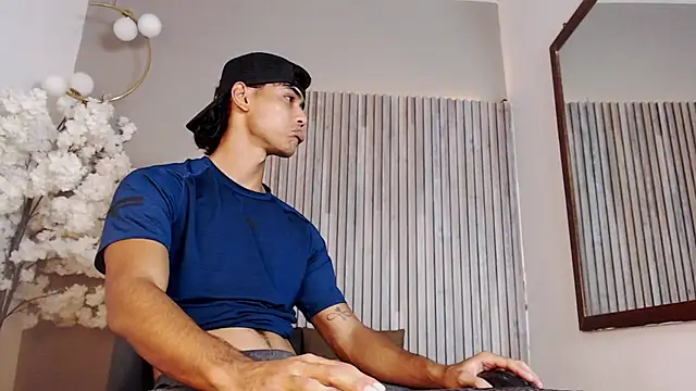 Snapshot of zander_2120 chatting on 11-29-25, 12:46 zander 2120 online show from 11-29-25, 12:46