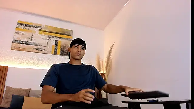 Snapshot of zander_2120 chatting on 12-02-25, 12:27 zander 2120 online show from 12-02-25, 12:27