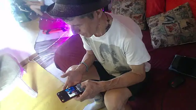 laye19 online show from 02-19-25, 04:44