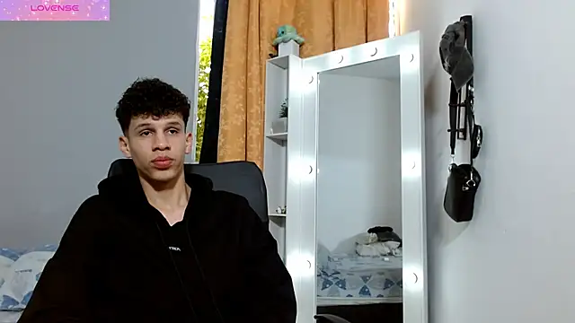 Snapshot of jeff_ross chatting on 12-15-24, 09:20 jeff ross online show from 12-15-24, 09:20