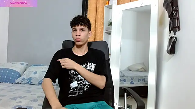 Snapshot of jeff_ross chatting on 12-19-24, 05:40 jeff ross online show from 12-19-24, 05:40