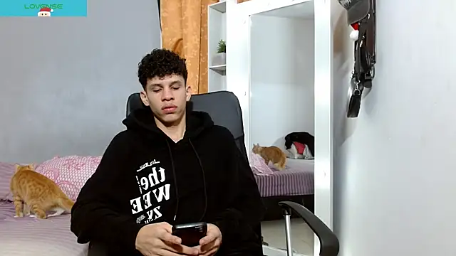 Snapshot of jeff_ross chatting on 12-28-24, 08:36 jeff ross online show from 12-28-24, 08:36