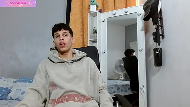 Snapshot of jeff_ross chatting on 01-13-25, 08:37 jeff ross online show from 01-13-25, 08:37